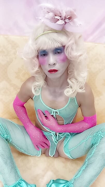 Oanh Le transjendar seksi kapre pahanakar aartiphishiyal kain se khelti huee porn
