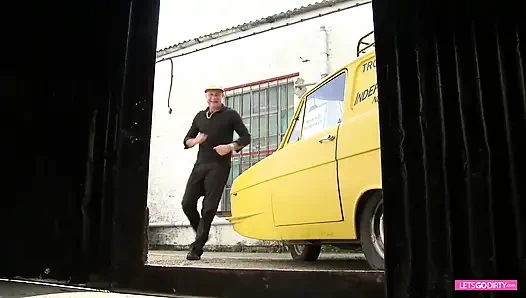 Sadece aptallar ve hore porno parodi