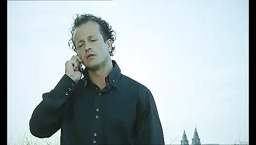 Camorrista iki korumanın karısını sikmesine izin veriyor