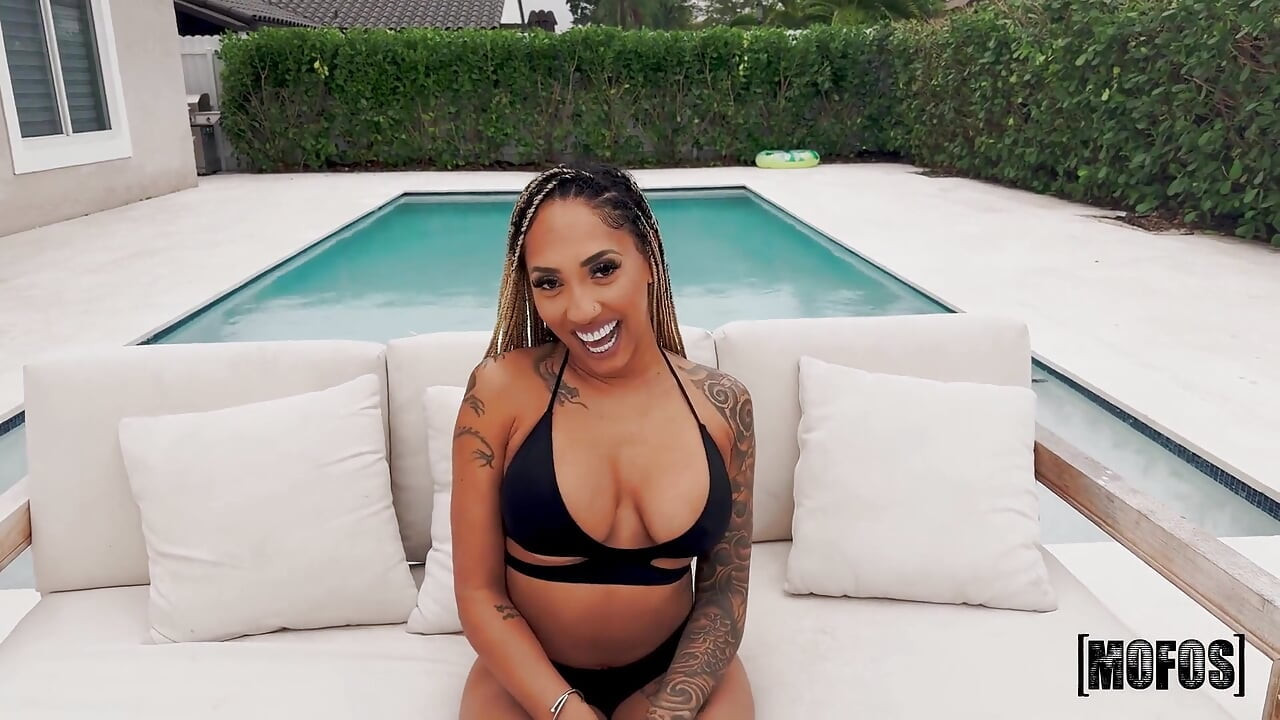 Mofos - Kona Jade Loves to Squirt