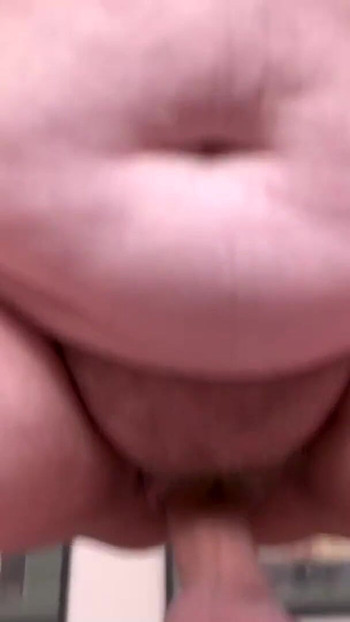 Must-see okamžik z "Drzý chlap obtěžovaný prsatou zralou v horké poloze"