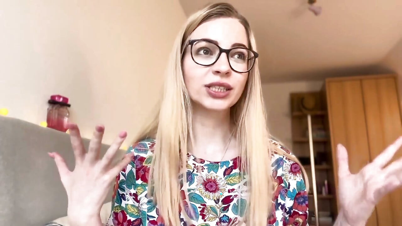 2 Main Signs a Man Is a Submissive Beta (without Coming Out)