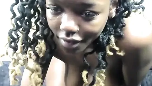 Iris - twerk like megan - mainin memek & menganga