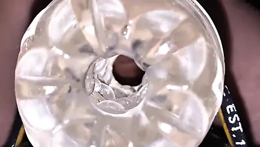 Flaşda mastürbasyon orgazmı için alette yakın çekim yarak