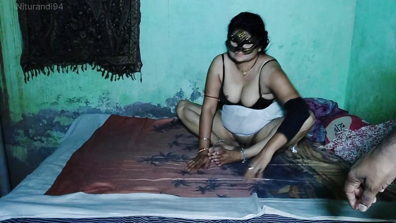 Fucked girlfriend's widowed mother at night