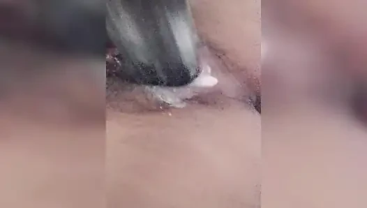 Девушка с дилдо крупным планом в любительском видео
