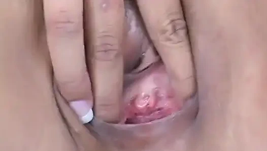 Азиатской девушке вылизывает ее киску белый мужик