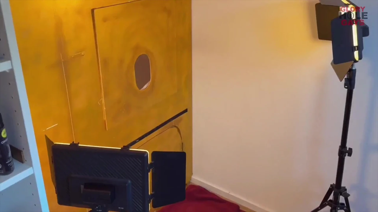 XL Cock Gloryhole'da Derin Yumyum Ağzı