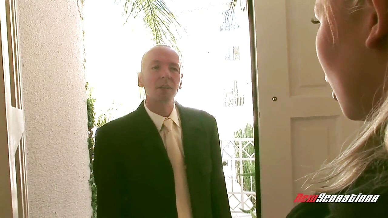 Maya Hills - färsk Outta highschool