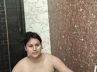 Puja bhabhi, blogues dans la salle de bain