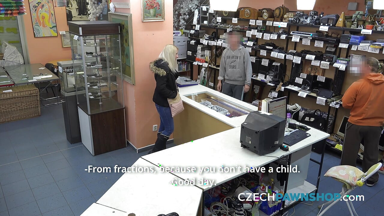 The woman with the handbag likes to swallow (CzechPawnShop)