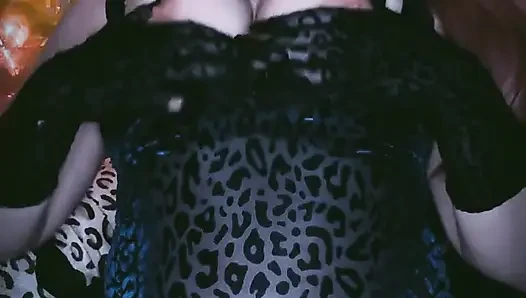Aksi lidah pelacur gotik