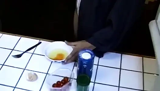 Vücut çoraplı esmer güzel mutfakta domaltılıyor