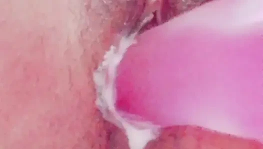 I love to play my creamy pusy alone
