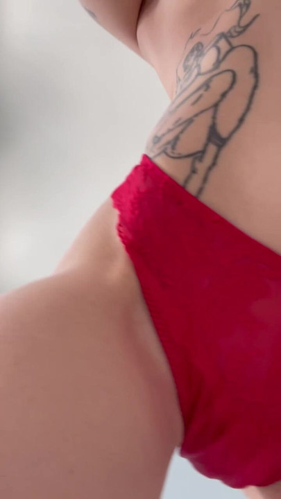 Inked vixen: dark desires Sultry brünette mit mutigen tattoos schließt sich myOnlyFans an! 🔗