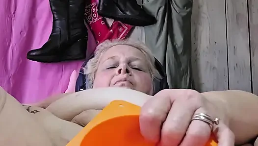 Dönen koni amını terle ıslatıyor
