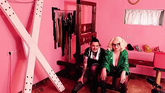 Видео за кулисами - Женское доминирование с сиссификацией в видео от первого лица