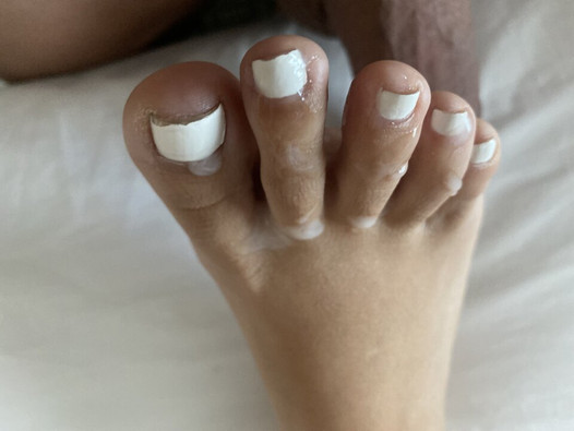 Cum on Latina toes