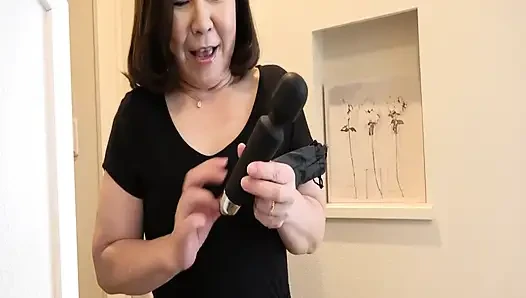 P123G02 A classy mature woman who starts masturbating immediately with an electric massager bought by mail order is seen by the delivery man...