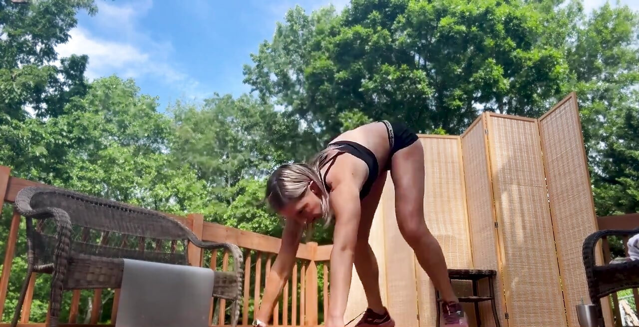 How Many Burpees Lora Cross Can Do