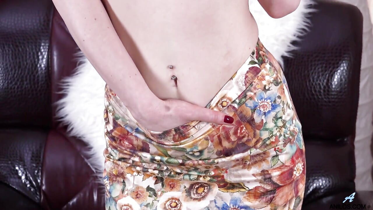 MILF Shows off