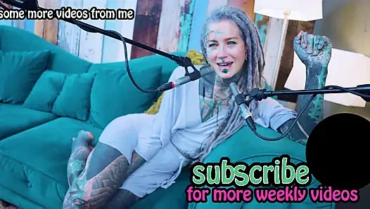 Aku berbicara tentang R - Relief - ASMR podcast SFW berbicara dengan gadis kurus gothic model tato gimbal