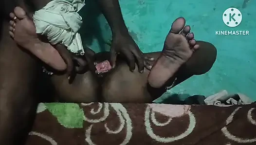Bhabhi ki chut ka kheera dalke pani nikala
