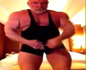Papa ours se déshabille
