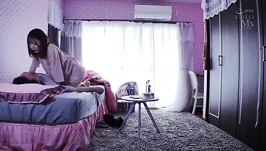 Tatlı kız sakso yeteneğini kullanarak seni boşaltmak istiyor. bölüm 1