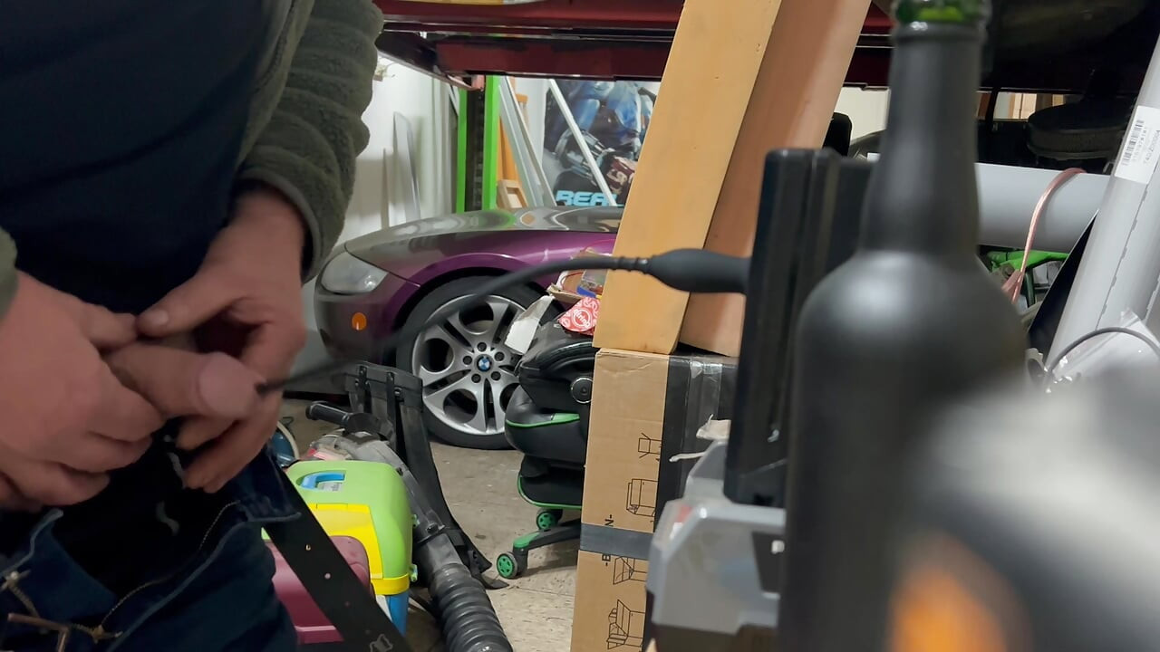 车库里的极端 30 厘米硅胶振动尿道声手淫