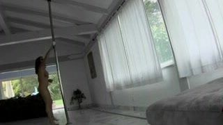 Vídeo caseiro sozinho enchendo de buceta