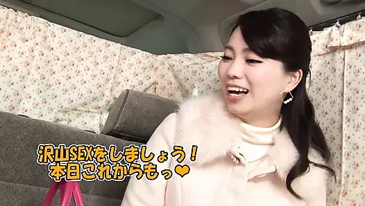A090B04 A beautiful married woman with a husband who works for a trading company, a hot private room time that can't refuse a street interview!