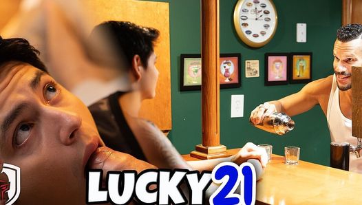 Luck 21 - Jay coquetea con el barman caliente en su 21 cumpleaños Tal vez tendrá suerte después de todo