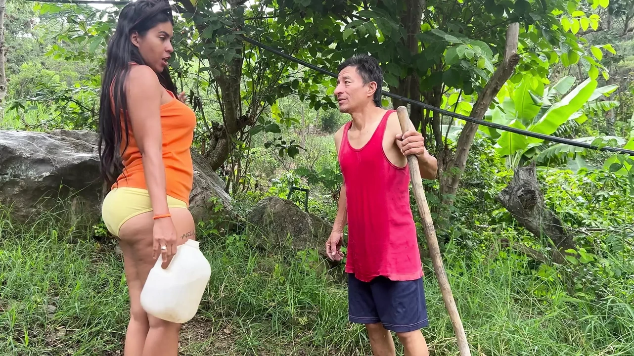 丰满的继母乱搞庄园的老园丁