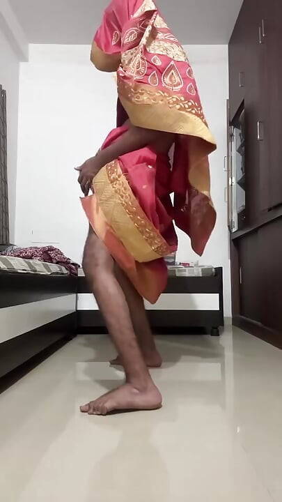 Одягайте сарі та маструбуйте