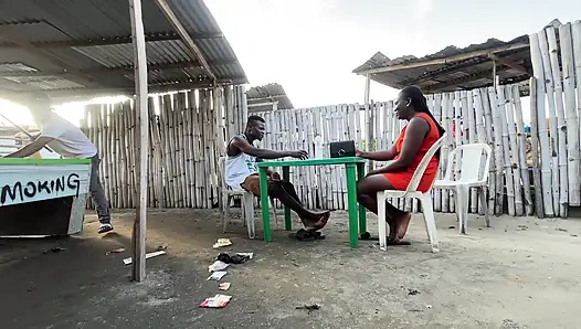 Kız arkadaşı onu çok kötü sikebilecek başka bir adam arıyor