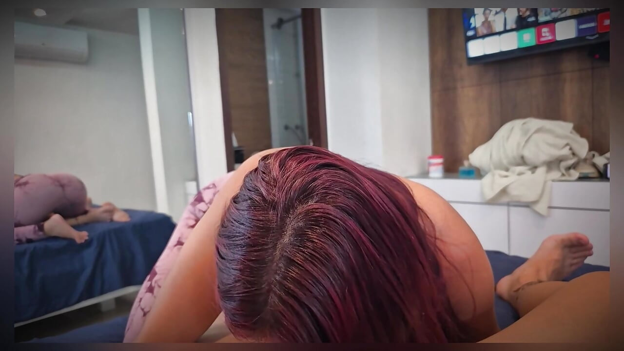 Jebem neznanku u autobusu i natjeram je da svrši u svoje voljene tajice