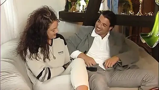 Deutsche schlampe fickt auf dem sofa