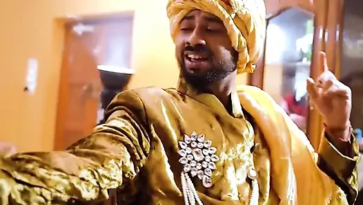 Raja ne naukrani ko sona dekar khusi khusi chod diya