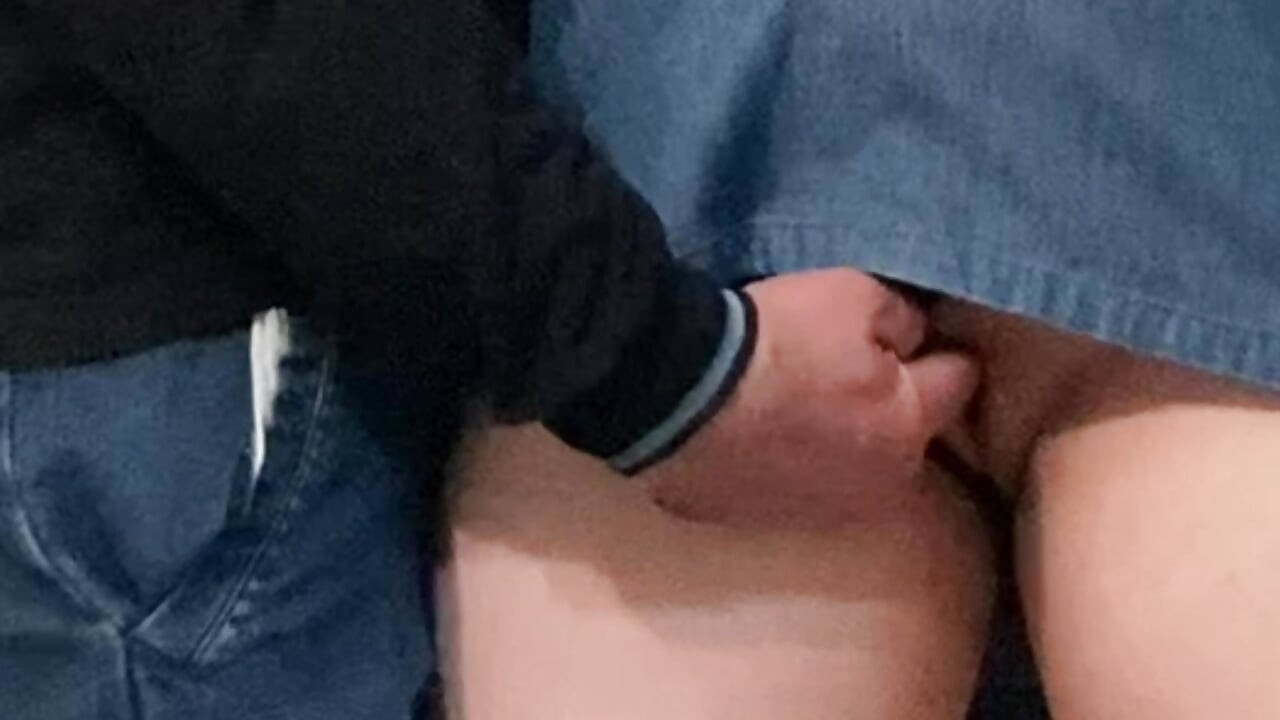 La mano del viejo extraño en mi coño sexy