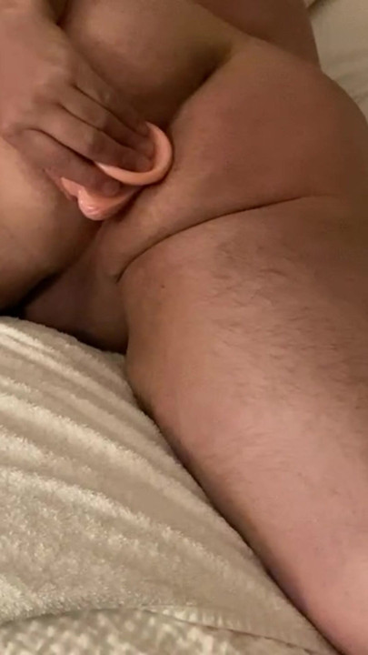 Biseksuel buttet dildo i liderlig fed røv