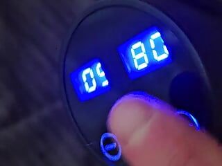 Quickshot Riley Reid sa uređajem za masažu