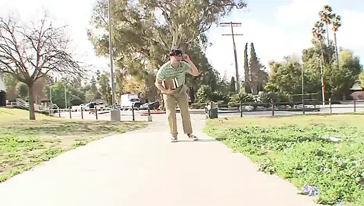 Экзотическая девушка скачет на красивом члене