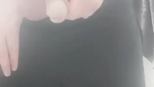 İyi bir boşaltmanın tadını çıkarıyor