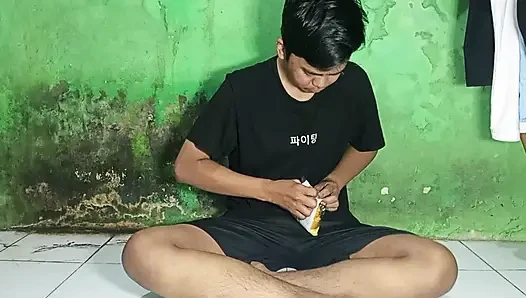 Ekmeğe boşal ve ye