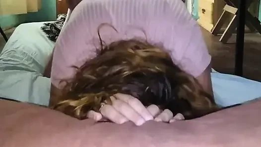 Запись с моим сотовым телефоном с моей подругой в розовом платье