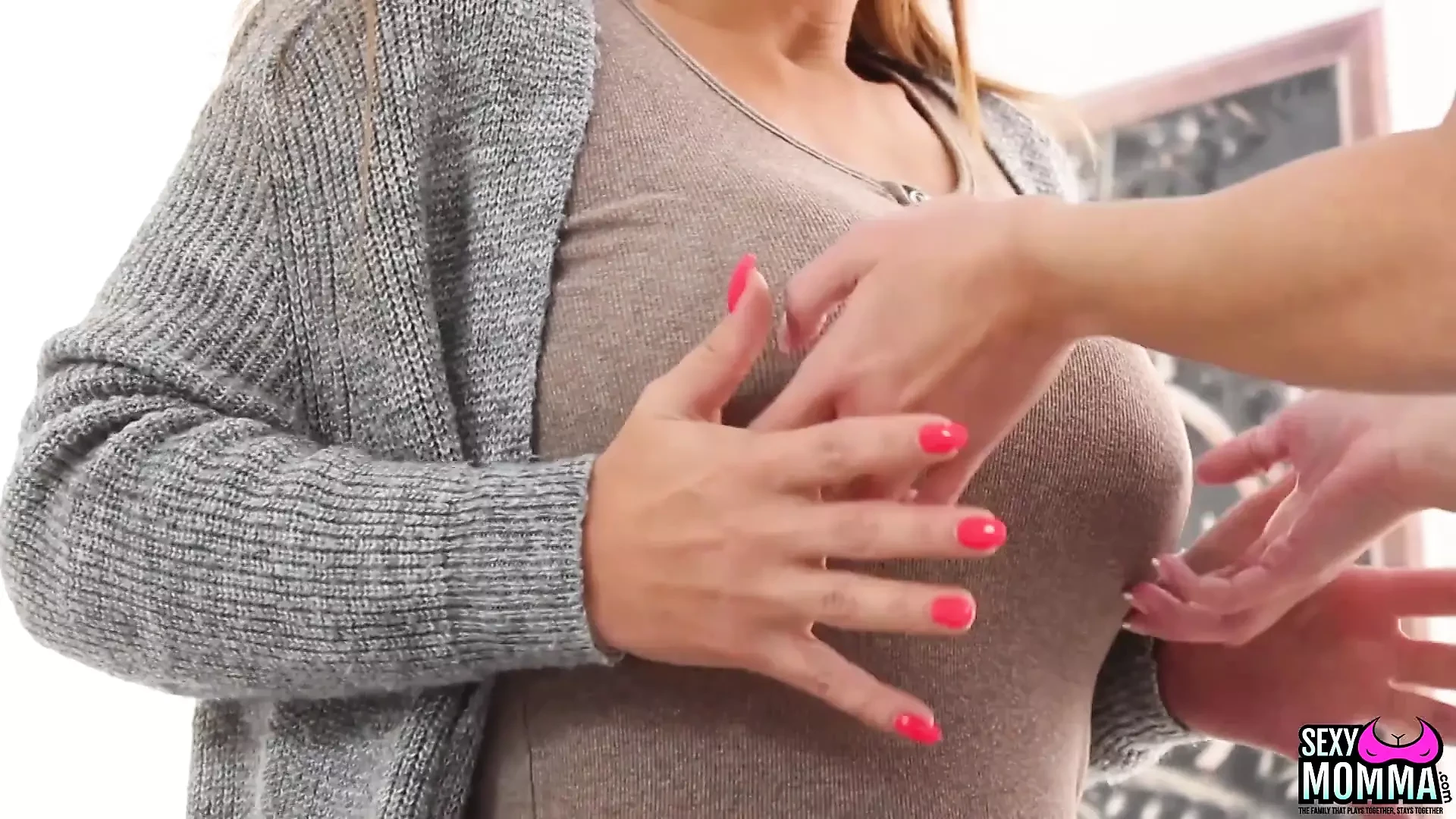 Dorothy najde nevlastní dceru Amirah Adara na porno stránkách!