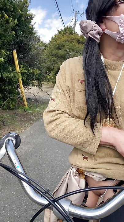 No128 Tack Exposure and Cycling on the Roadside