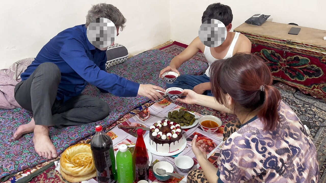 בני החורג נתן לי את חברתו במתנה ביום הולדתי