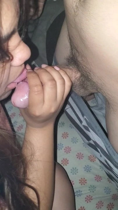 GIRLFRIEND SUCKS MY DICK So good